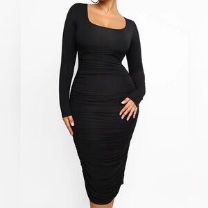Contour S Dress

Size XL

New, never worn
